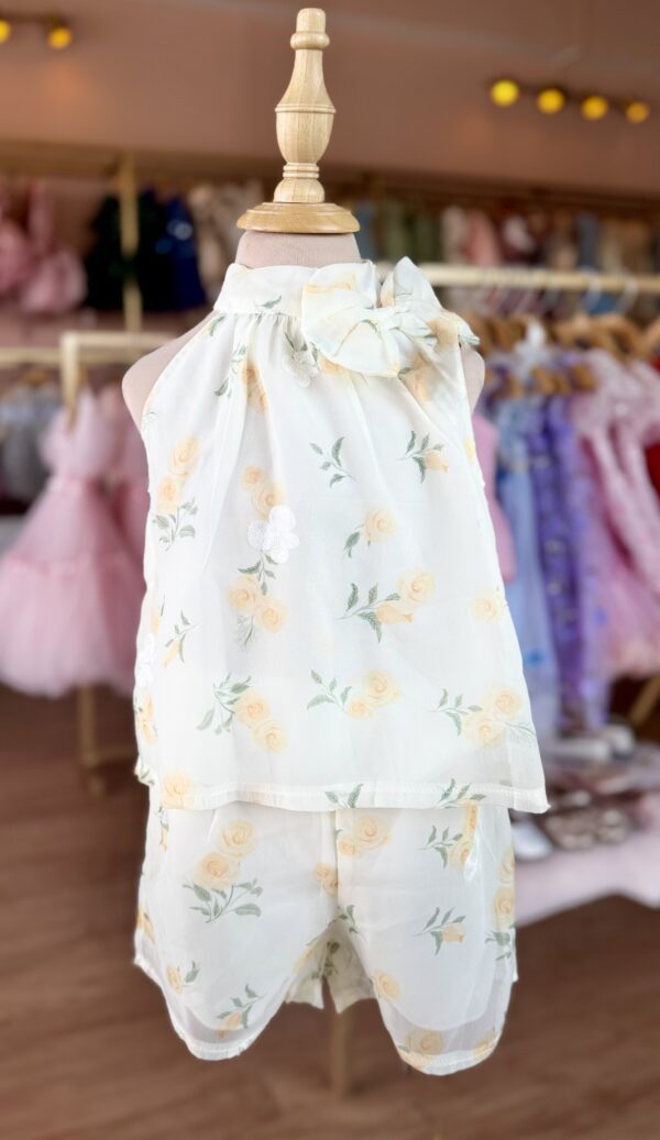 Conjunto Rosa amarilla